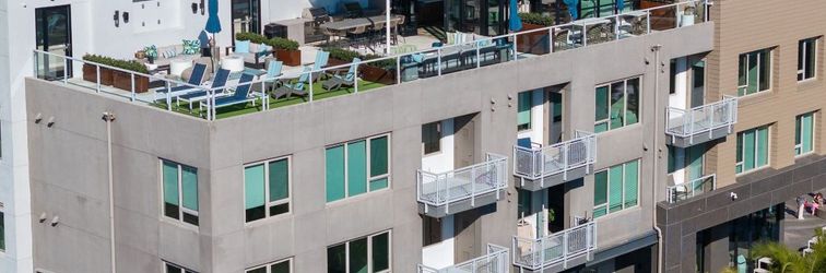 Others Private Balcony and Beach Equipment Included - Stylish Coastal Retreat