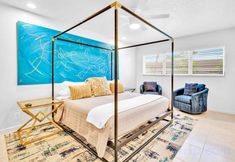 Others 4 Heated Pool and Dock Access Near Courtyard Garden - Stunning Getaway