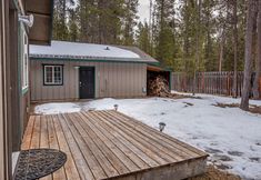 Others 7 Charming Cabin with Hot Tub and Cozy Living Space - Inviting Retreat