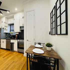 Others1Chic Retreat - High-end Appliances, Modern Design,曼哈顿上城飯店