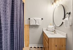 Others 5 Pigeon Delight is a 2 Bedroom Cabin - 6 Miles from Dollywood! Hot Tub, Fire Pit, Arcade, Pool Table!