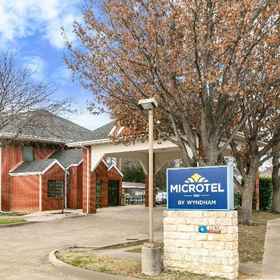 Hotel Exterior 1 Travelodge by Wyndham Arlington/Dallas Area, University of Texas at Arlington Hotels