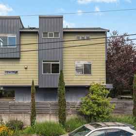 Hotel Exterior 1 Dedicated Parking and Natural Light Abundance - Spacious Urban Retreat, Hotel Perpustakaan Umum Seattle
