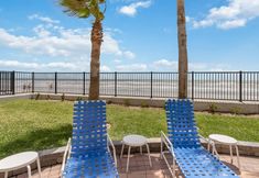 อื่นๆ 6 Luxury Beachfront Escape with Spacious Living - Exquisite Retreat