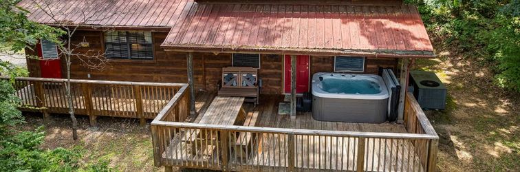 其他 Charming Cabin with Hot Tub and Grill - Inviting Mountain Retreat