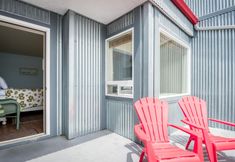 其他 5 Bay-Front Deck and Cozy Studio Amenities - Charming Coastal Retreat