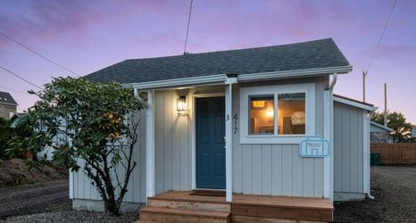 Others 2 Steps to Beach and Dining Delights - Charming Coastal Escape