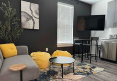 Others 7 New 2B2B with Balcony Downtown