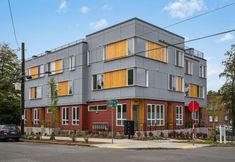 Others 2 Rooftop Patio and High-End Amenities - Stylish Urban Retreat