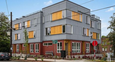 Others 2 Rooftop Patio and High-End Amenities - Stylish Urban Retreat