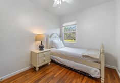 Others 4 Private Backyard and Spacious Living Area - Stunning Coastal Escape