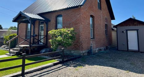 Others 2 Inviting Patio and Cozy Living Area - Charming Rustic Retreat