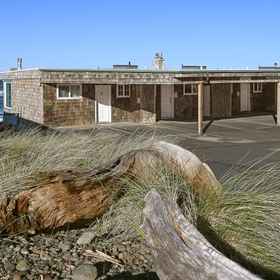 Hotel Exterior 1 Private Hot Tub and Direct Beach Access - Stunning Beachfront Retreat, Roads End State Recreation Site Hotels