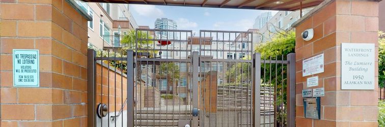 Others Waterfront condo with fitness center, hot tub & central AC