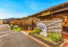 Others 4 Stunning Ocean Views and Cozy Deck - Exquisite Coastal Haven