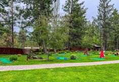 Others 5 Cozy mountain studio near skiing & town with fast WiFi, shared pools, & patio