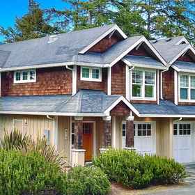 Logo1Luxe townhome with amazing ocean & mountain views - walk to beach & downtown,Manzanita Golf Course飯店