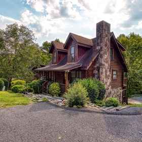 Hotel Exterior 1 Không gian sống ấm cúng với bồn tắm nước nóng và bàn bi-a - Cabin mộc mạc quyến rũ, Khách sạn Pigeon Forge