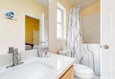 Others 3 Enclosed Pool and Spacious Living Areas - Stunning Retreat