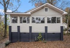 Others 2 Sun-Drenched Sunroom and Private Deck - Cozy Atlanta Escape