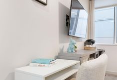 Others 5 Cozy Space with Convenient Access to Downtown - Charming Getaway