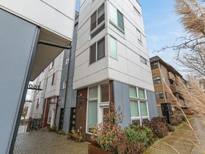 Others 4 Bright Studio with Modern Comforts - Charming Urban Escape