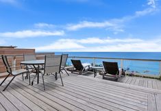 อื่นๆ 2 Breathtaking Ocean Views and Cozy Fireplaces - Inviting Coastal Escape