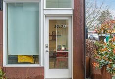 Others 5 Bright Studio with Modern Comforts - Charming Urban Escape