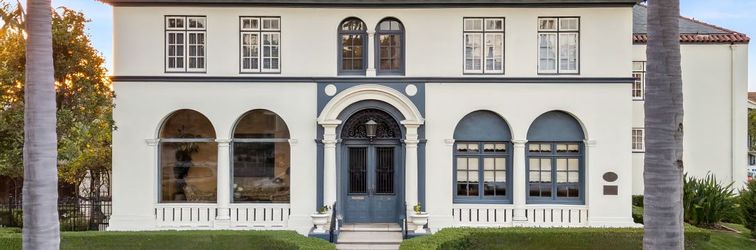 기타 Elegant Luxury Retreat with Panoramic Ocean Views - Historic Masterpiece