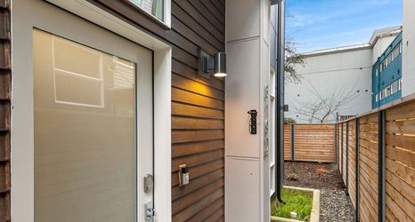 Lain-lain 2 Rooftop Patio with Stunning City Views - Stylish Urban Retreat