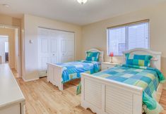 Khác 4 Ocean View and Modern Comforts - Stunning Nye Beach Retreat