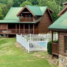 Hotel Exterior 1 You Are My Sunshine - 3 Br Cabin in Pigeon Forge!, Khách sạn The Island in Pigeon Forge