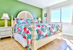 Others 4 Beachfront coastal condo with private balcony, W/D, on-site heated pool & grills