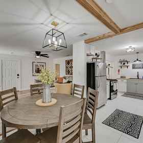 Others1Newly Furnished Model Home.Gameroom. Close to TCU!,Texas Wesleyan University baseball field飯店