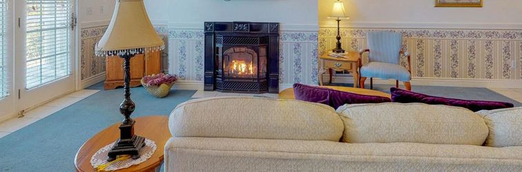 其他 Gorgeous suite at oceanfront inn steps to beach with jetted tub & gas fireplace