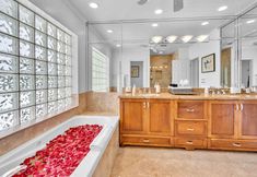 Others 4 Heated Pool and Dock Access - Luxurious Waterfront Haven