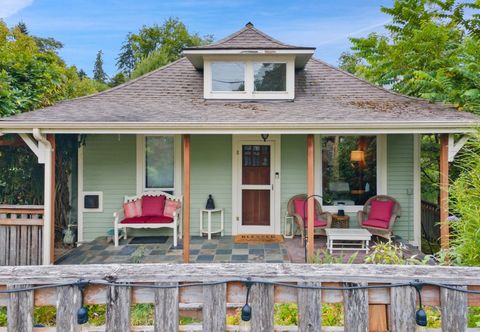 Others Charming Bungalow with Serene Outdoor Oasis - Inviting Retreat