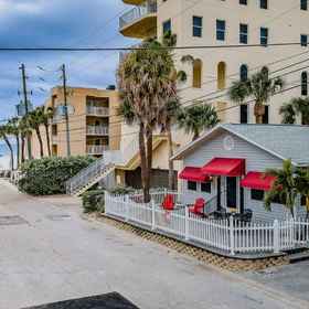 Hotel Exterior1Stunning Beach House - Private Pool, Tennis, Fitness Center,皮内拉斯县飯店