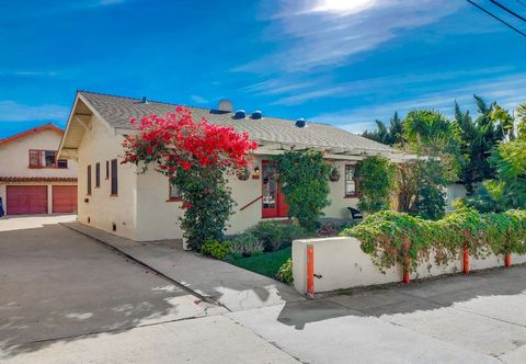 Others Spacious Yard and Modern Units - Charming Coastal Retreat