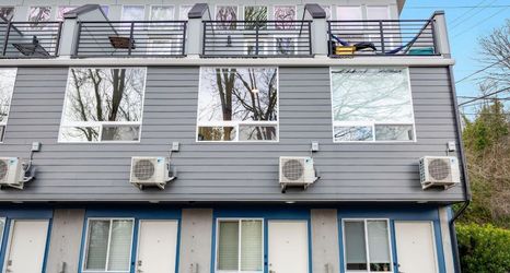 その他 2 Stylish Townhome with Balcony and Smart Amenities - Charming Modern Haven