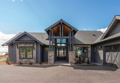 Others 2 Stunning Patio with Hot Tub and Fire Pit - Charming Ranch Getaway