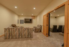 อื่นๆ 7 Breathtaking Views and Expansive Living Space - Exquisite Hilltop Retreat