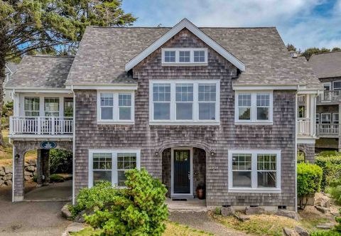 Others Luxurious Custom Home with Hot Tub and BBQ - Breathtaking Ocean View