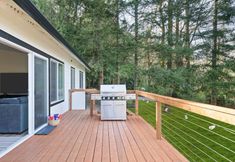 อื่นๆ 4 Waterfront Access and Kayaks Included - Stylish Lakeside Retreat