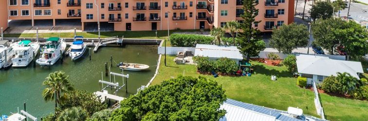 Others Expansive Beach and City Views with Balcony - Stunning Coastal Haven