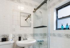 Others 6 Charming Studio with Rooftop Access and Cozy Amenities - Delightful Urban Escape