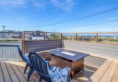 Others 7 Ocean Views and Cozy Deck - Inviting Coastal Haven