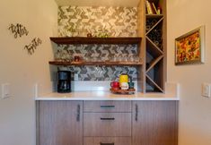 Others 7 Luxurious Home with Chef's Kitchen and Hot Tub - Elegant Golf Haven