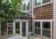 Lain-lain 7 Sunroom, Rooftop Patio and Spacious Design - Stylish Urban Retreat
