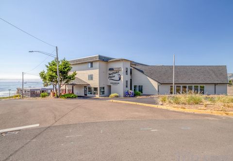 其他 Ocean Views and Hot Tub Access - Charming Coastal Retreat